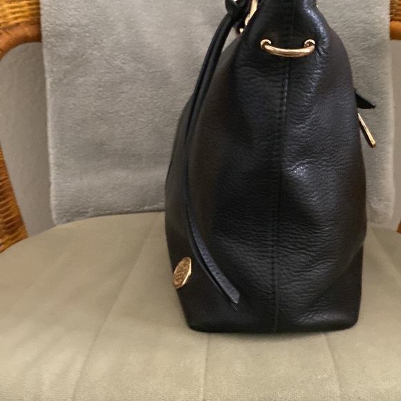 Vince Camino very soft black leather handbag. - Picture 4 of 14